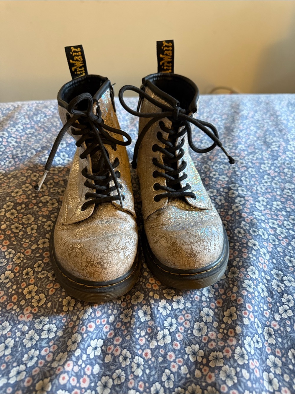 Dr. Martens Kids Metallic Crackle Silver Lace-Up Boots